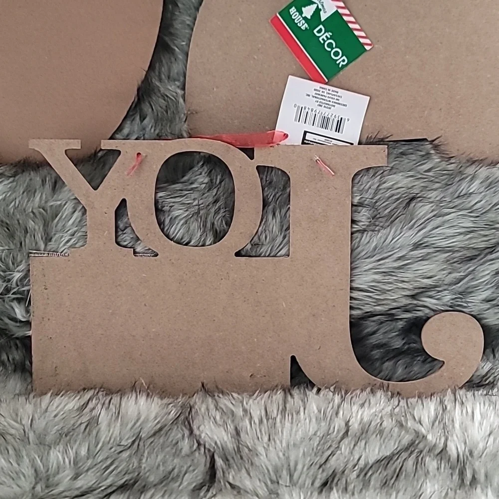 ✨3 for $15✨ Bundle sale –Festive Holiday Decor Set - Red, Green, White - Picture 10 of 11